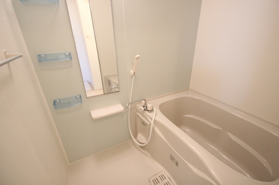 バス・シャワールーム　※別部屋の写真です