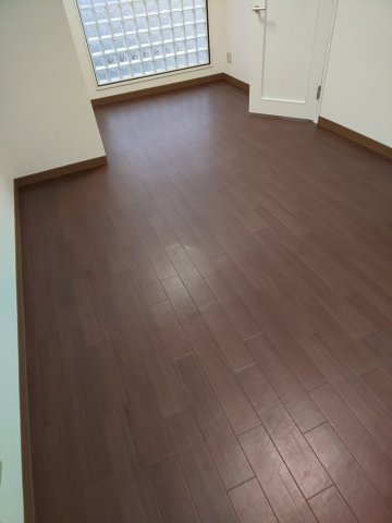 ハイムプロミネンス宝塚の居間写真