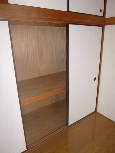 収納　写真は別のお部屋です。