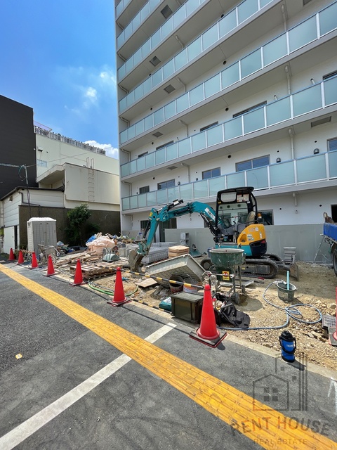 駐車場　外観（建築中）