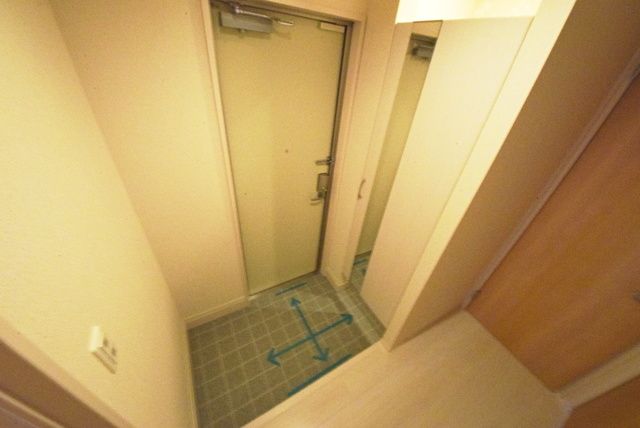 玄関　同間取り　別棟