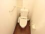 トイレ　落ち着いた色調のトイレです