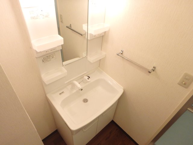 洗面設備　使いやすい洗面所です