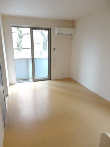 居室・リビング　★窓にはもちろん防犯シャッターがあるので安心ですね★