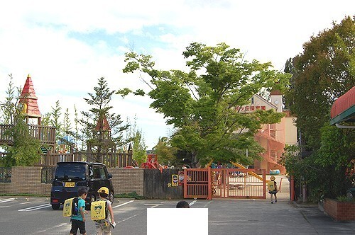 幼稚園・保育園　松ヶ丘認定こども園（幼稚園・保育園）まで2330m