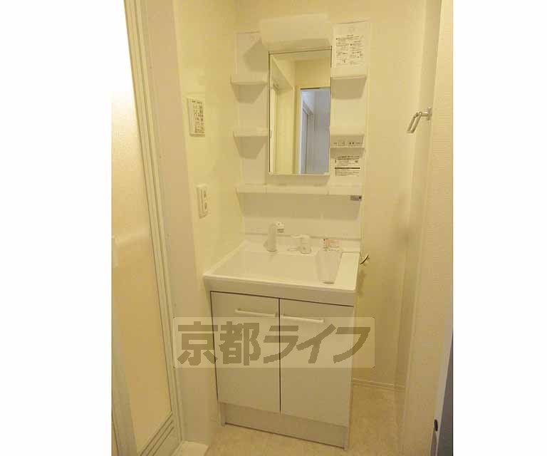 洗面設備　大きな洗面台