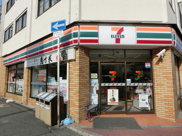 コンビニ　セブンイレブン大阪大国町駅北店（コンビニ）まで216m