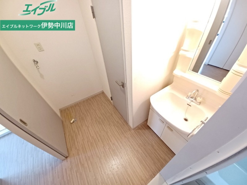 洗面設備　同型タイプです。