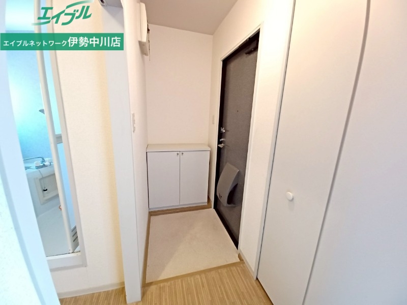 玄関　同型タイプです。