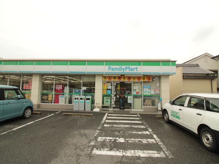 コンビニ　ファミリーマート（コンビニ）まで348m