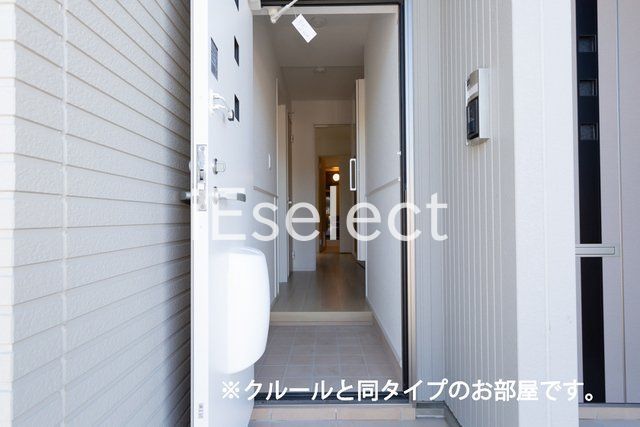 玄関　※同仕様の画像の為、実際とは異なります