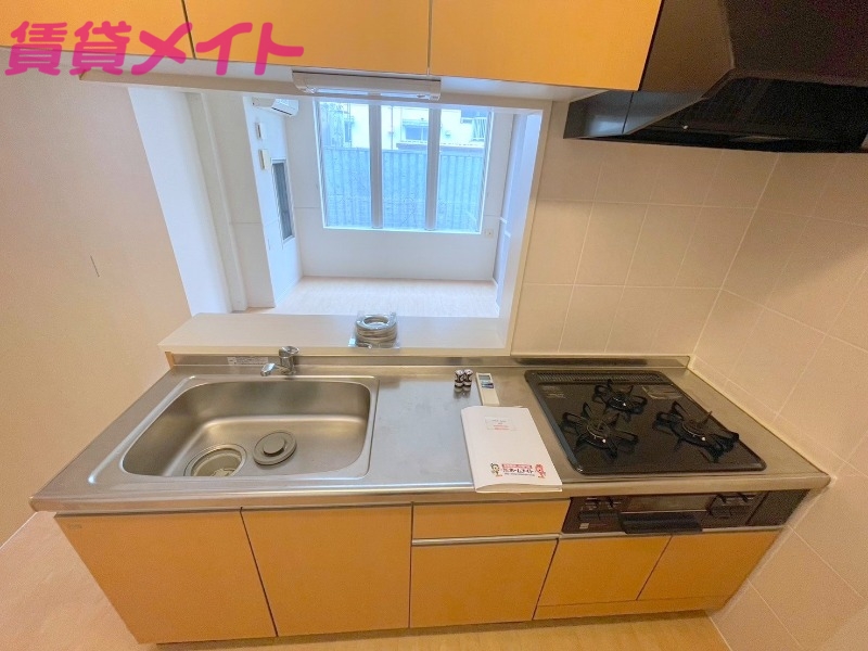 キッチン　同物件別室反転写真