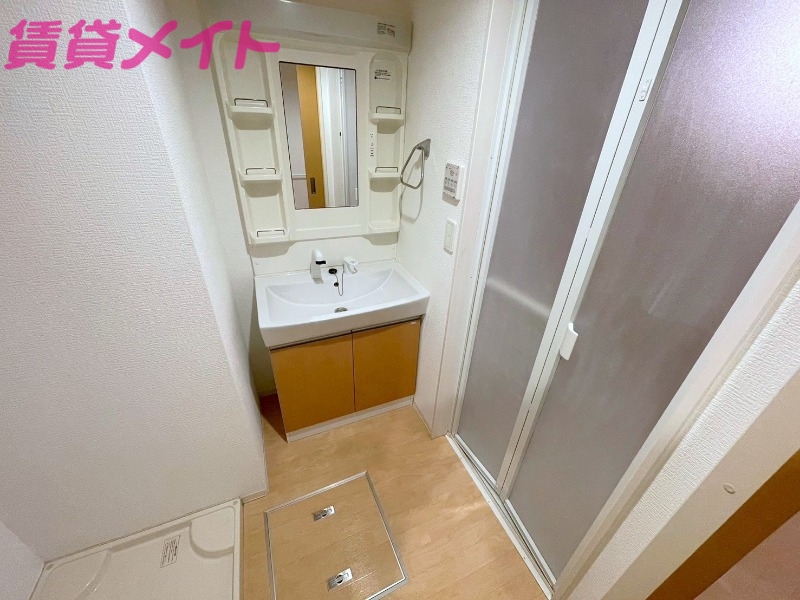 洗面設備　同物件別室反転写真