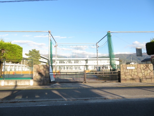 小学校　松本市立鎌田小学校（小学校）まで1075m