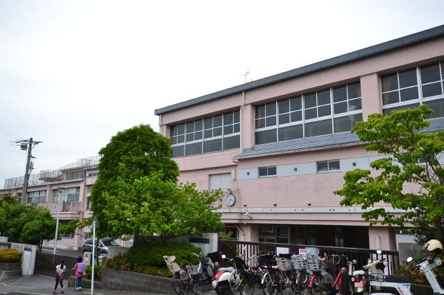 小学校　横浜市立六浦南小学校（小学校）まで350m
