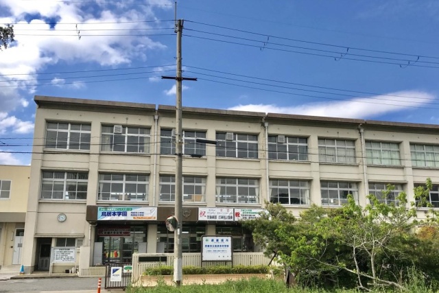 中学校　彦根市立鳥居本中学校（中学校）まで774m