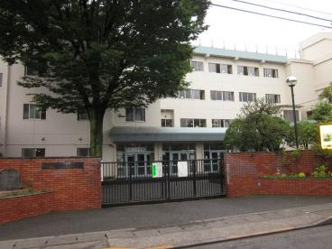 中学校　日野市立大坂上中学校（中学校）まで397m