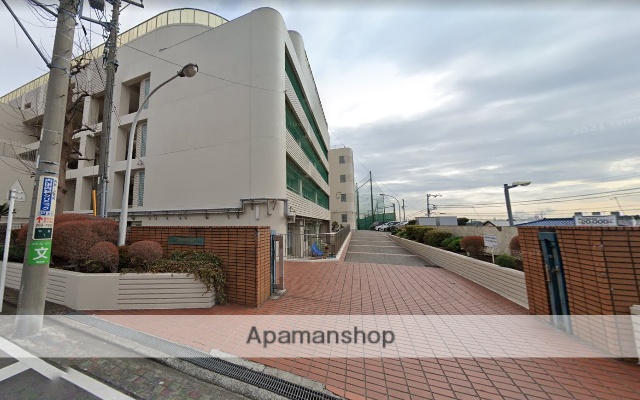 中学校　横浜市立平楽中学校（中学校）まで682m
