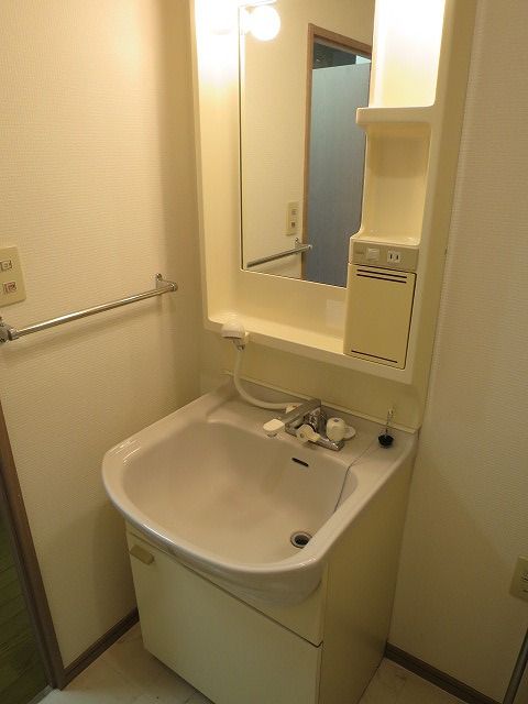 洗面設備　朝の身支度には欠かせない独立洗面化粧台