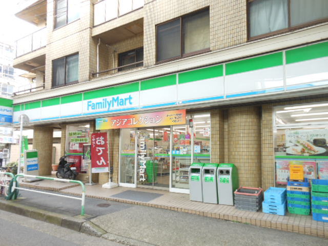 コンビニ　ファミリーマート（コンビニ）まで450m