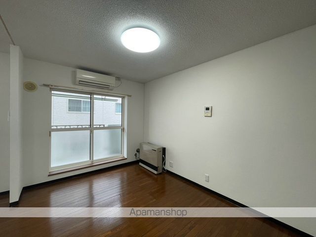 エクセルバードの居間写真