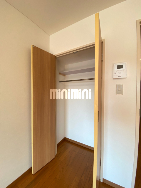 収納　同一物件、別部屋の写真です。