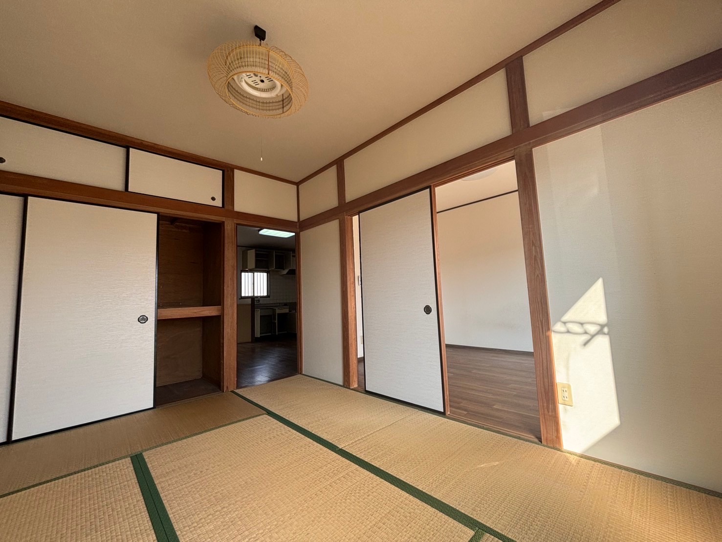 ハイツドリームの居間写真