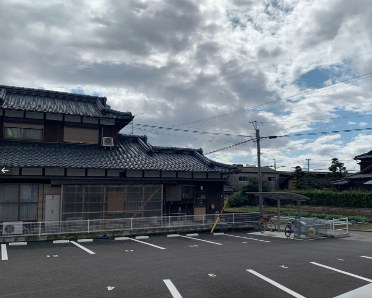 駐車場　駐車場があるので、車を買う予定の方も安心です