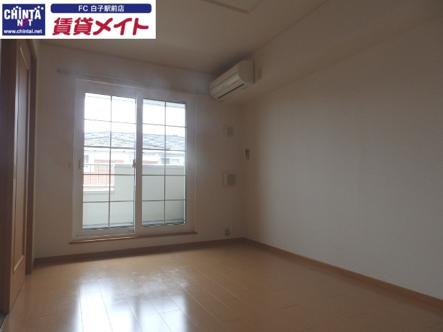 居室・リビング　同物件別部屋の写真