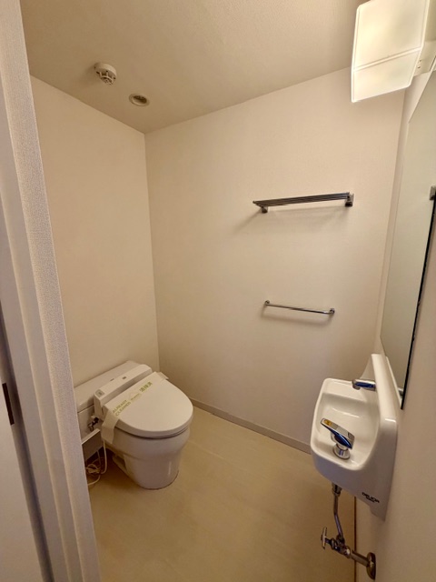 東京メトロ千代田線 赤坂駅 徒歩6分 6階建 築37年のトイレ写真