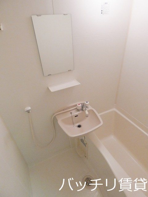 洗面設備　同型タイプの為、現状を優先致します。