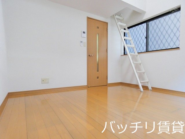 居室・リビング　同型タイプの為、現状を優先致します。