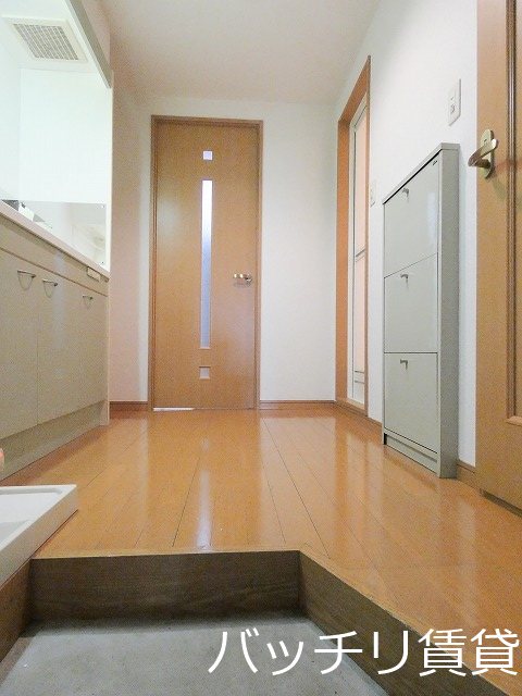 玄関　同型タイプの為、現状を優先致します。