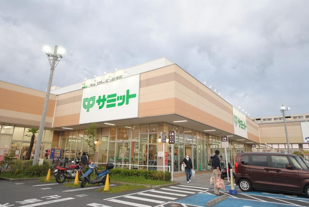 スーパー　サミットストアライフガーデン浦安富岡店（スーパー）まで810m