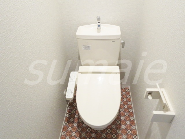 トイレ　嬉しい温水洗浄機能付のトイレです♪