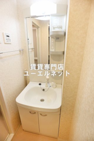 洗面設備　清潔感ある独立洗面台で毎日気持ちよく♪