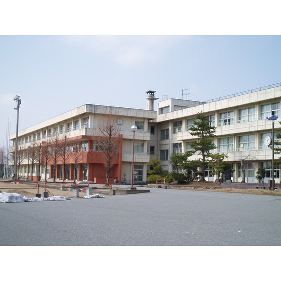 中学校　射水市立小杉中学校（中学校）まで2135m