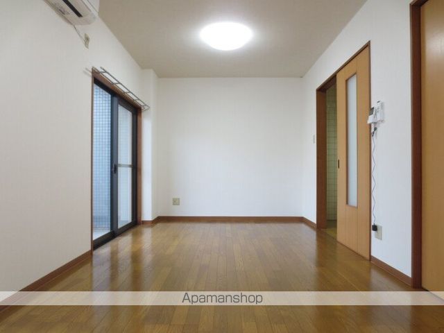 ラベンダー日向の居間写真