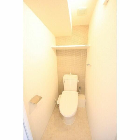 トイレ　※写真は同じマンションの違う部屋のものになります。