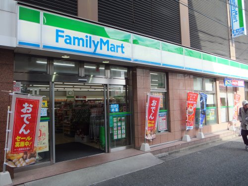 コンビニ　ファミリーマート 新井薬師前駅南店（コンビニ）まで370m