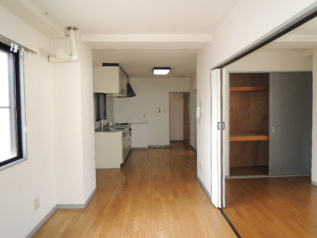 居室・リビング　この写真は同マンションの他のお部屋のものです