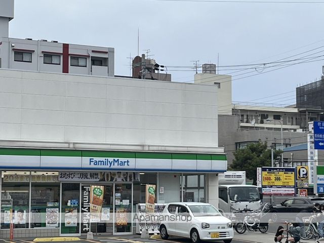 コンビニ　ファミリーマート（コンビニ）まで166m