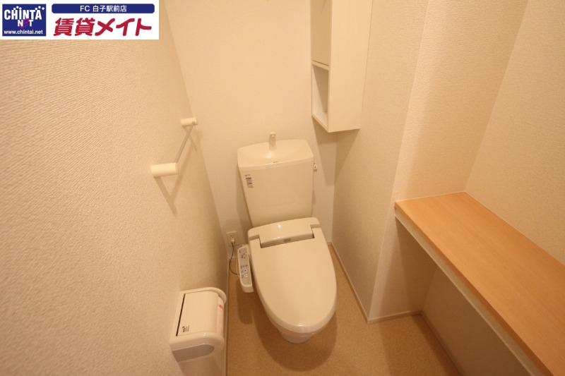 トイレ　同物件別部屋のお写真です。