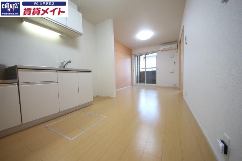 居室・リビング　同物件別部屋のお写真です。