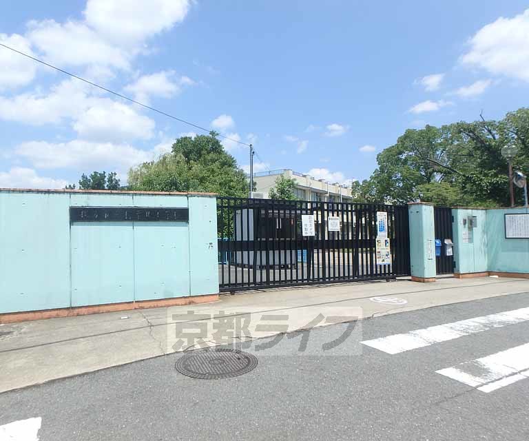 小学校　枚方市立樟葉北小学校（小学校）まで895m
