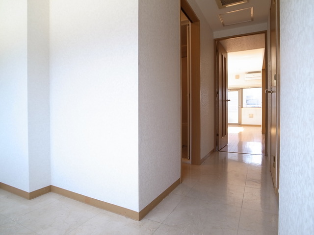 玄関　同タイプの409号室の写真です
