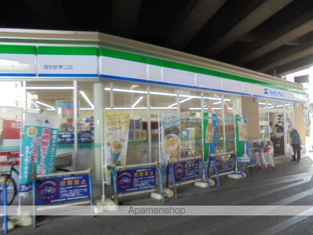 コンビニ　ファミリーマート（コンビニ）まで26m