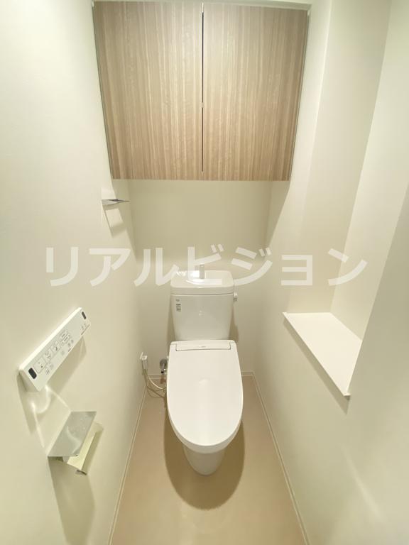 トイレ　同一タイプです。色味が異なる場合がございます。