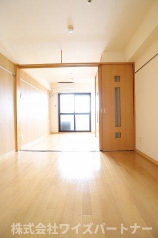 ＪＲ鹿児島本線 博多駅 徒歩1分 15階建 築23年の居間写真