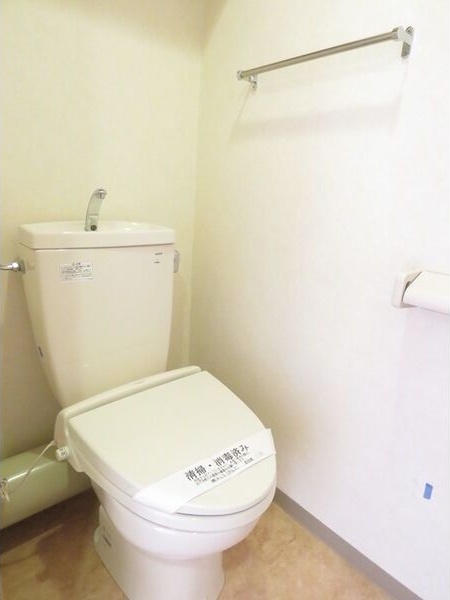 地下鉄東豊線 東区役所前駅 徒歩8分 3階建 築21年のトイレ写真